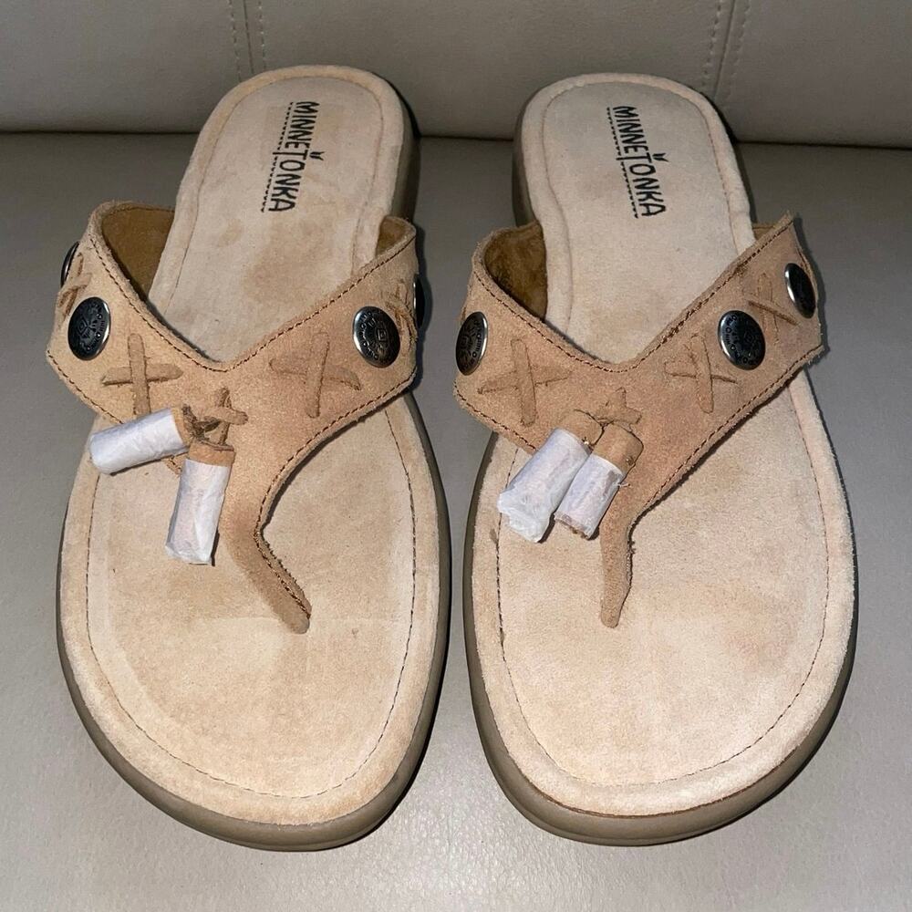 Minnetonka Boca Slide III Concho Wedge Sandals NWOT Tan Suede Women's Size 9